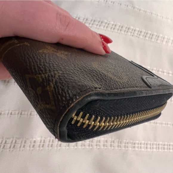 Louis Vuitton Zippy Wallet - Picture 8 of 15